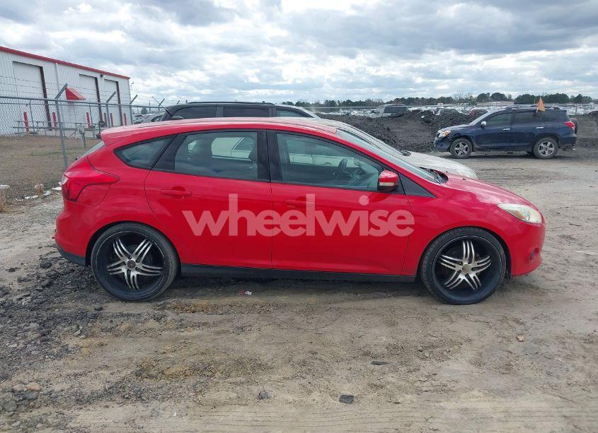 Photo 14 of 2014 Ford Focus SE (VIN 1FADP3K27EL302765)