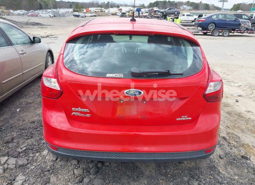 Photo 17 of 2014 Ford Focus SE (VIN 1FADP3K27EL302765)