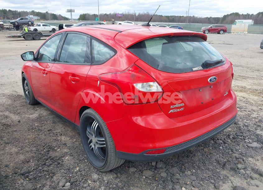 Photo 3 of 2014 Ford Focus SE (VIN 1FADP3K27EL302765)