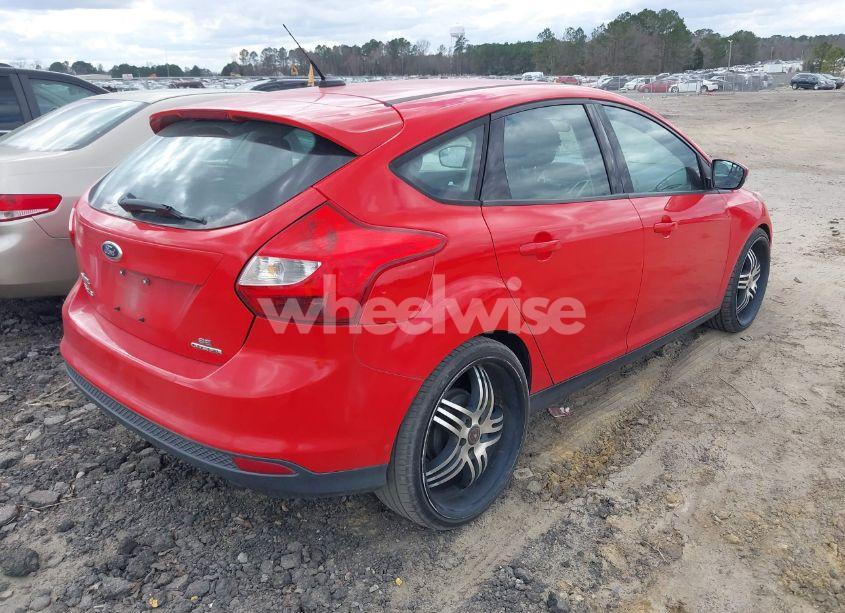Photo 4 of 2014 Ford Focus SE (VIN 1FADP3K27EL302765)