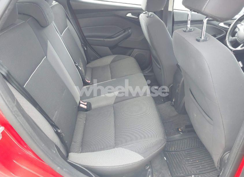 Photo 8 of 2014 Ford Focus SE (VIN 1FADP3K27EL302765)