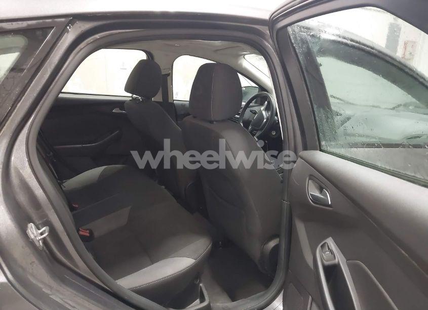 Photo 8 of 2014 Ford Focus SE (VIN 1FADP3K27EL312518)