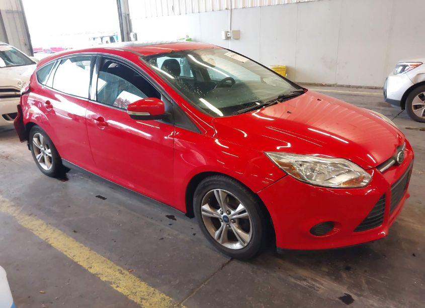 2014 Ford Focus SE (VIN 1FADP3K27EL317573) main photo