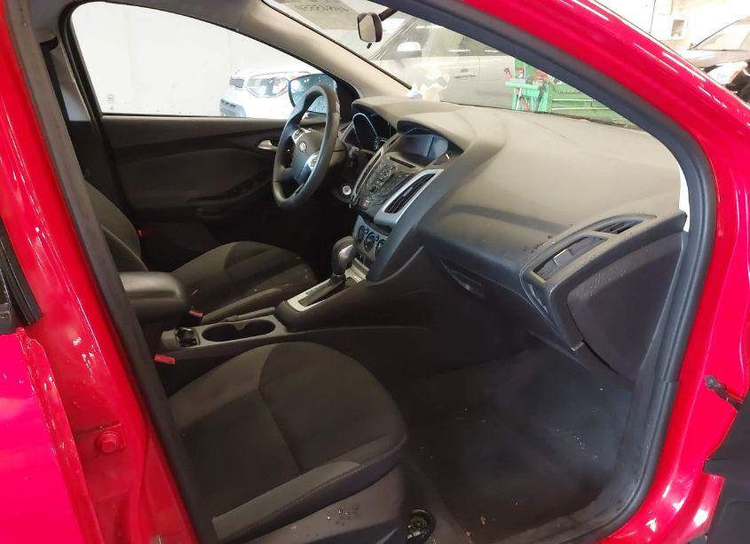 Photo 5 of 2014 Ford Focus SE (VIN 1FADP3K27EL317573)