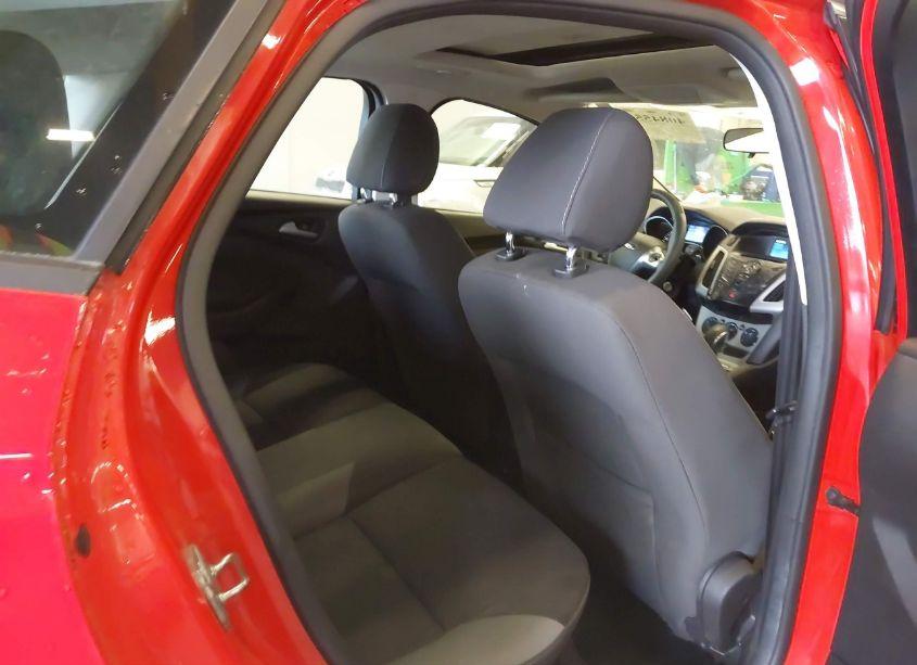 Photo 8 of 2014 Ford Focus SE (VIN 1FADP3K27EL317573)