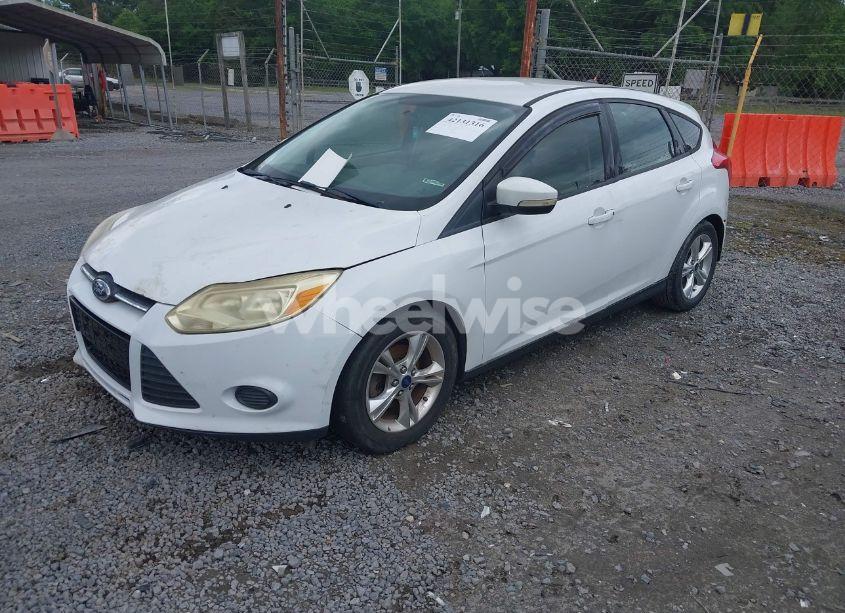Photo 2 of 2014 Ford Focus SE (VIN 1FADP3K27EL323874)