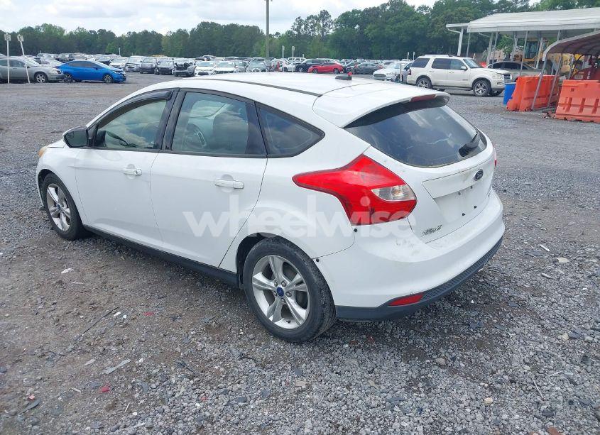 Photo 3 of 2014 Ford Focus SE (VIN 1FADP3K27EL323874)