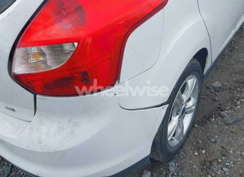 Photo 6 of 2014 Ford Focus SE (VIN 1FADP3K27EL323874)