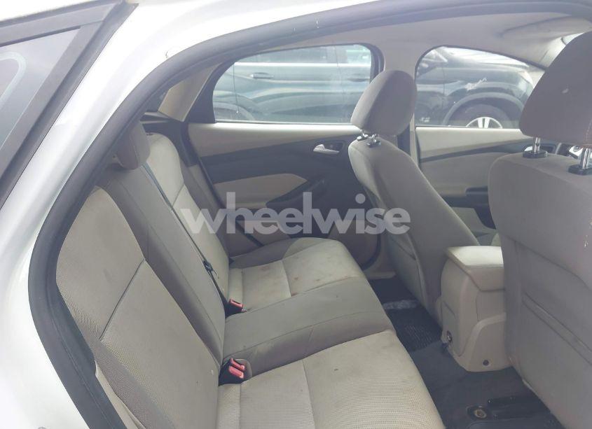 Photo 8 of 2014 Ford Focus SE (VIN 1FADP3K27EL323874)