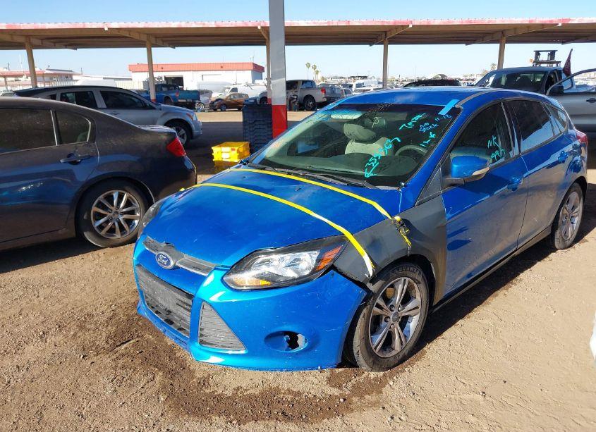 Photo 2 of 2014 Ford Focus SE (VIN 1FADP3K27EL355563)