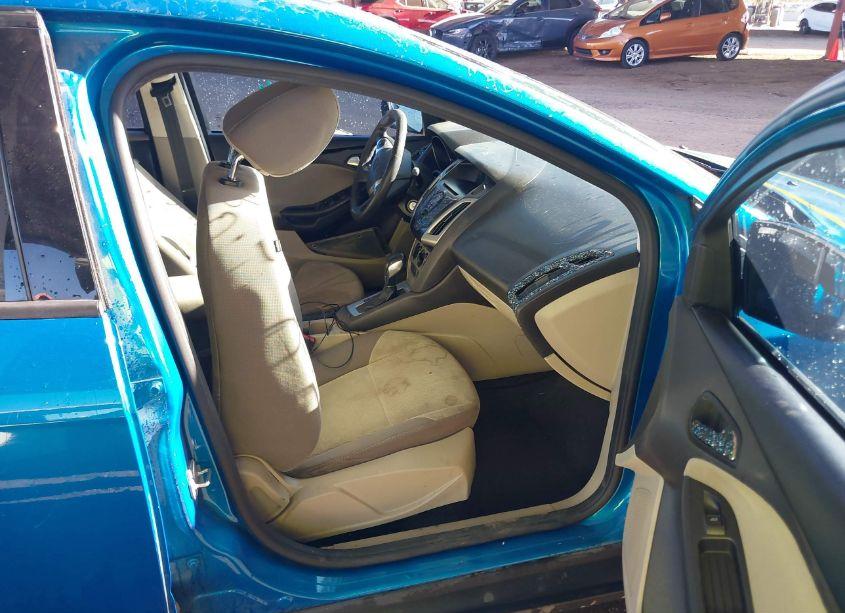 Photo 5 of 2014 Ford Focus SE (VIN 1FADP3K27EL355563)