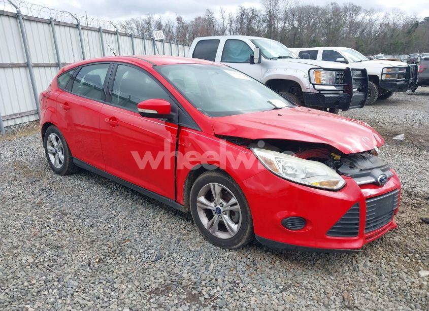 2014 Ford Focus SE (VIN 1FADP3K27EL378518) main photo