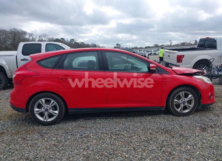 Photo 13 of 2014 Ford Focus SE (VIN 1FADP3K27EL378518)