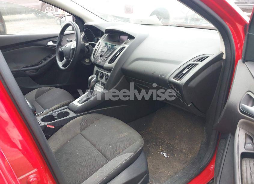 Photo 5 of 2014 Ford Focus SE (VIN 1FADP3K27EL378518)