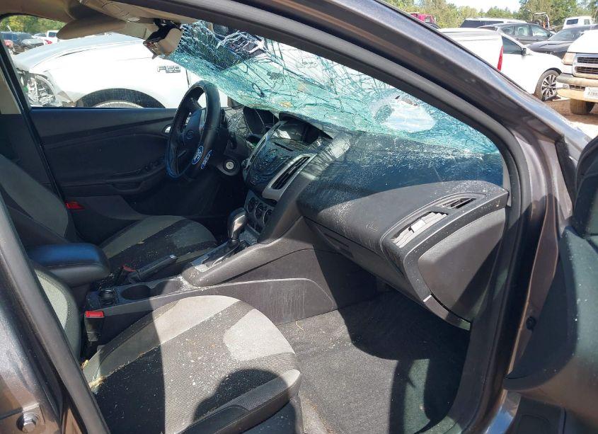 Photo 5 of 2014 Ford Focus SE (VIN 1FADP3K27EL387199)