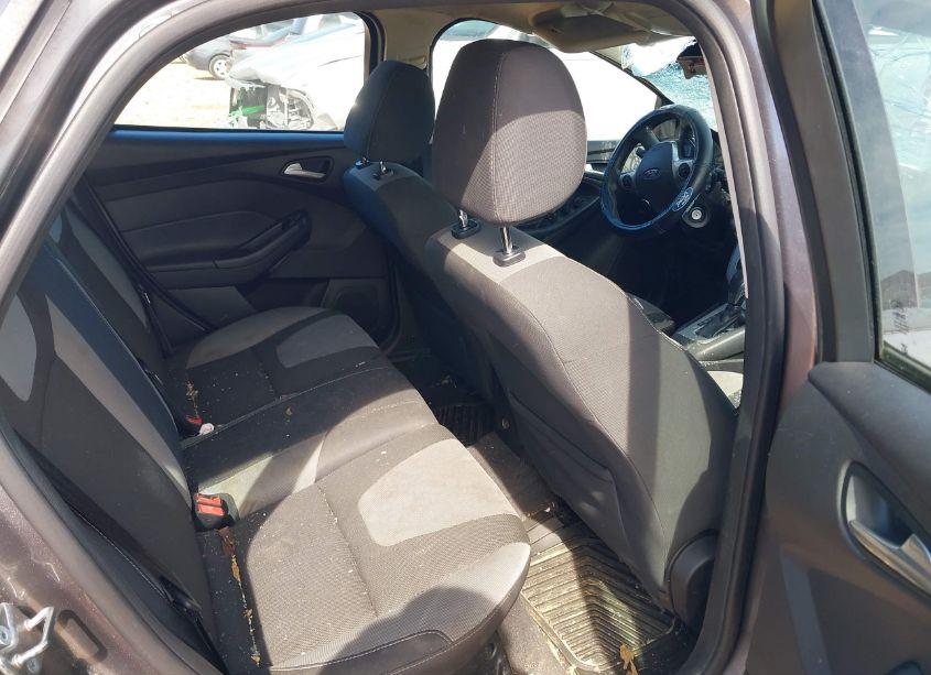 Photo 8 of 2014 Ford Focus SE (VIN 1FADP3K27EL387199)