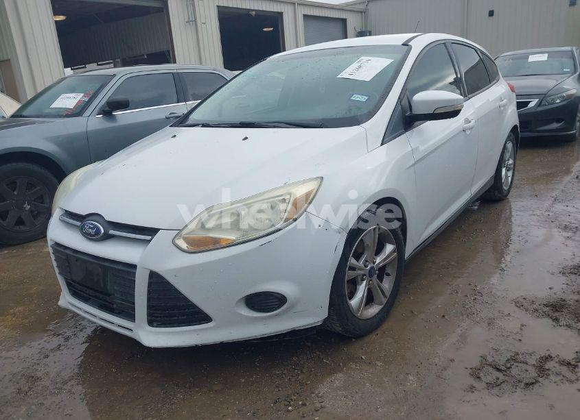Photo 2 of 2014 Ford Focus SE (VIN 1FADP3K27EL400940)