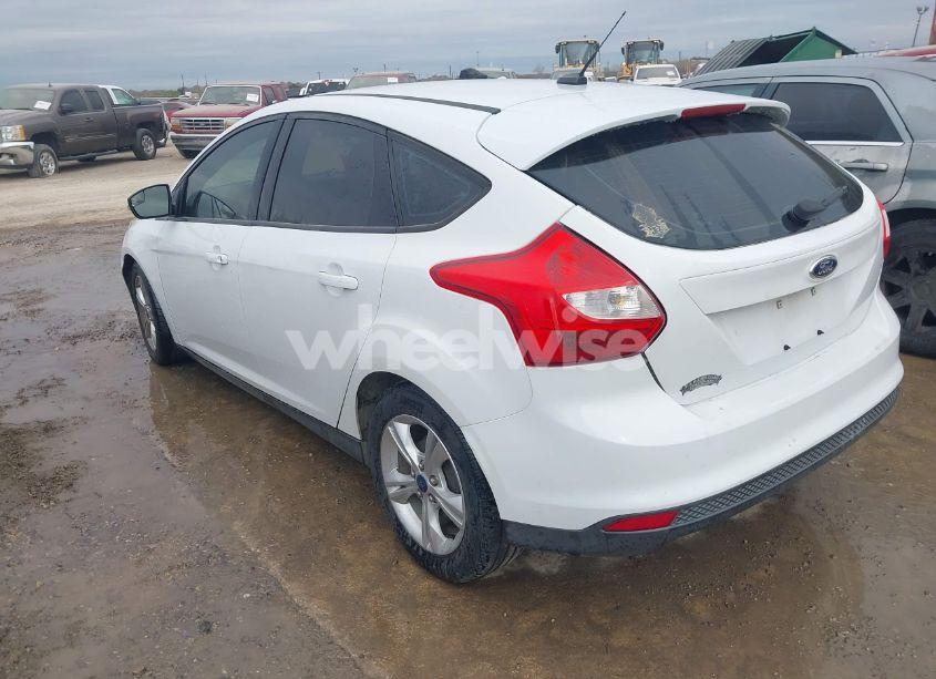 Photo 3 of 2014 Ford Focus SE (VIN 1FADP3K27EL400940)