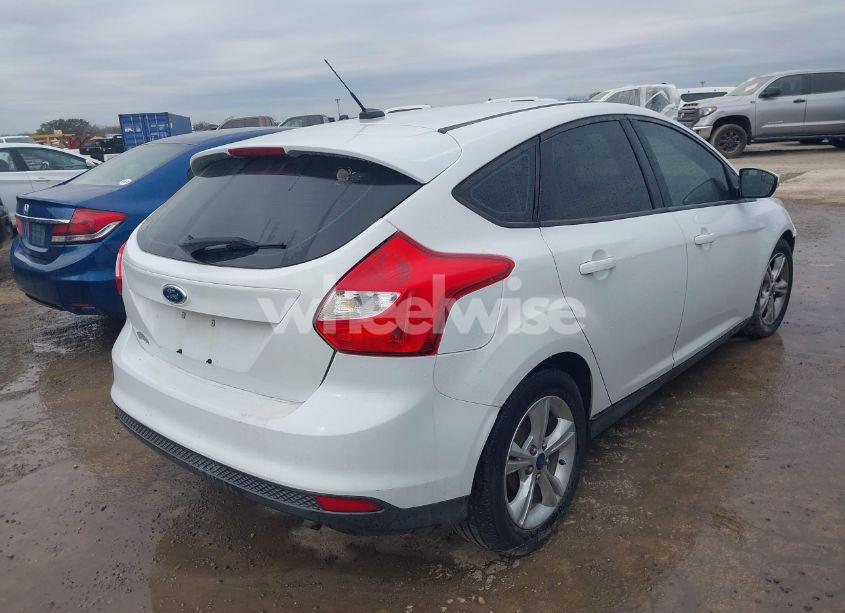 Photo 4 of 2014 Ford Focus SE (VIN 1FADP3K27EL400940)