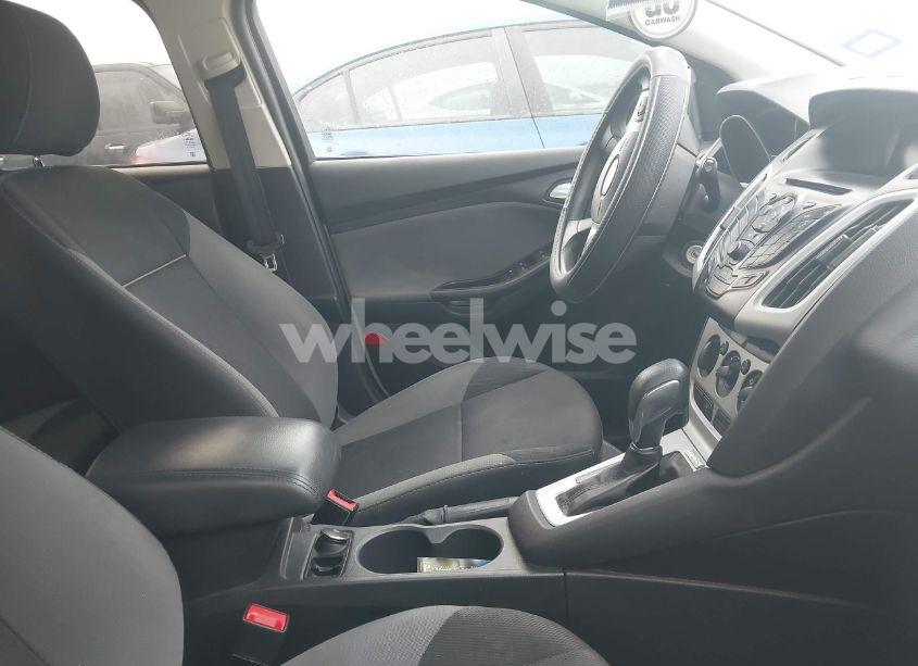 Photo 5 of 2014 Ford Focus SE (VIN 1FADP3K27EL400940)