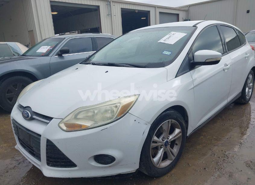 Photo 6 of 2014 Ford Focus SE (VIN 1FADP3K27EL400940)