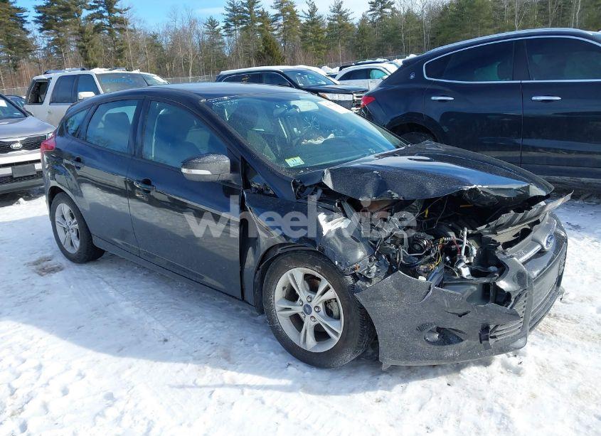 2014 Ford Focus SE (VIN 1FADP3K27EL401702) main photo