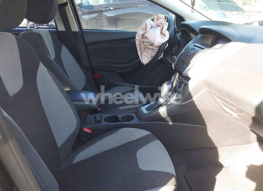 Photo 5 of 2014 Ford Focus SE (VIN 1FADP3K27EL416670)