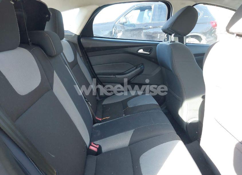Photo 8 of 2014 Ford Focus SE (VIN 1FADP3K27EL416670)