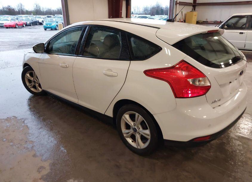 Photo 3 of 2014 Ford Focus SE (VIN 1FADP3K27EL438586)