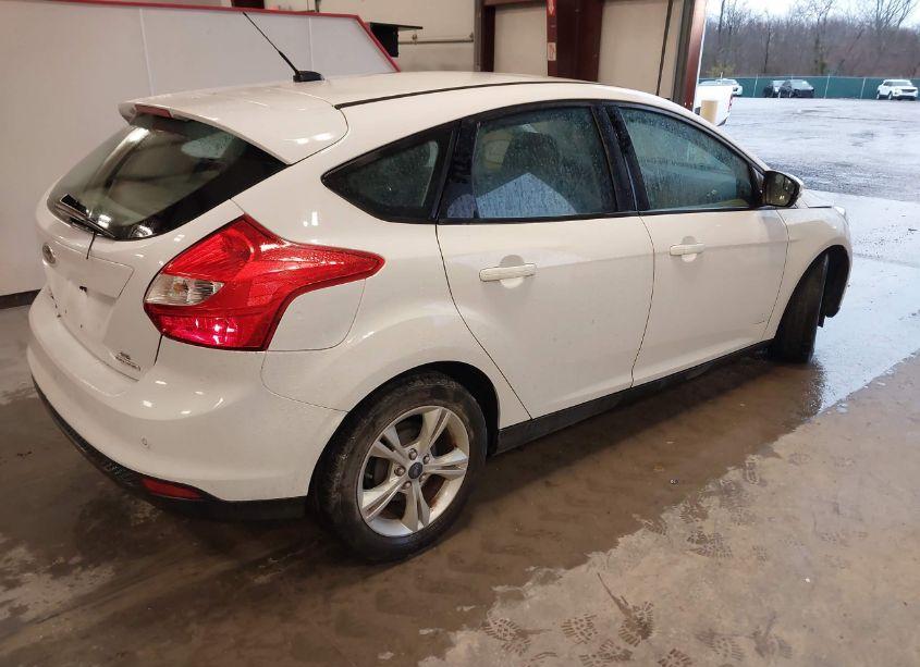 Photo 4 of 2014 Ford Focus SE (VIN 1FADP3K27EL438586)
