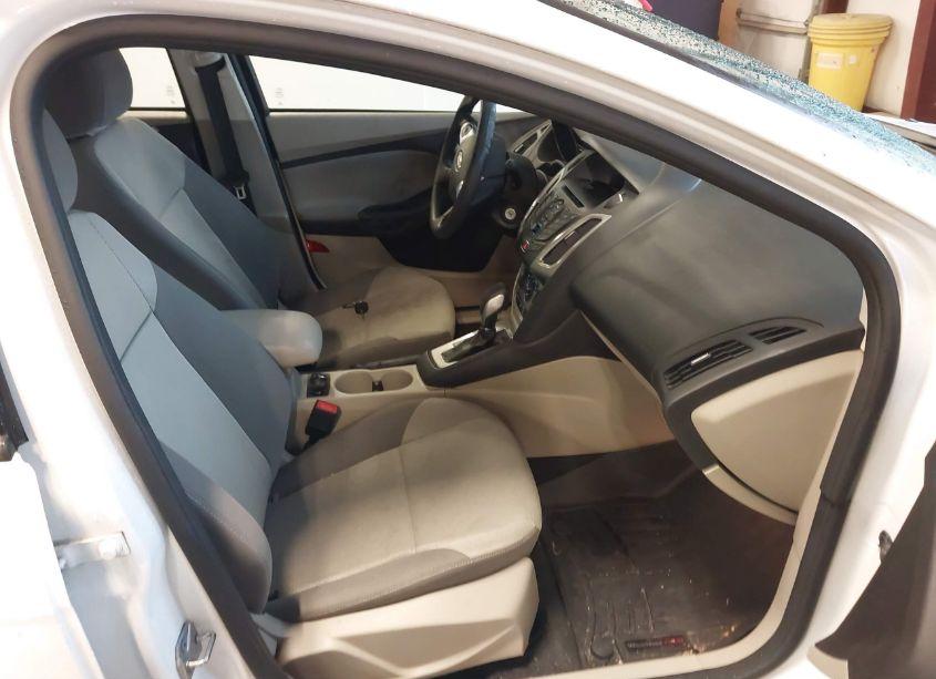 Photo 5 of 2014 Ford Focus SE (VIN 1FADP3K27EL438586)