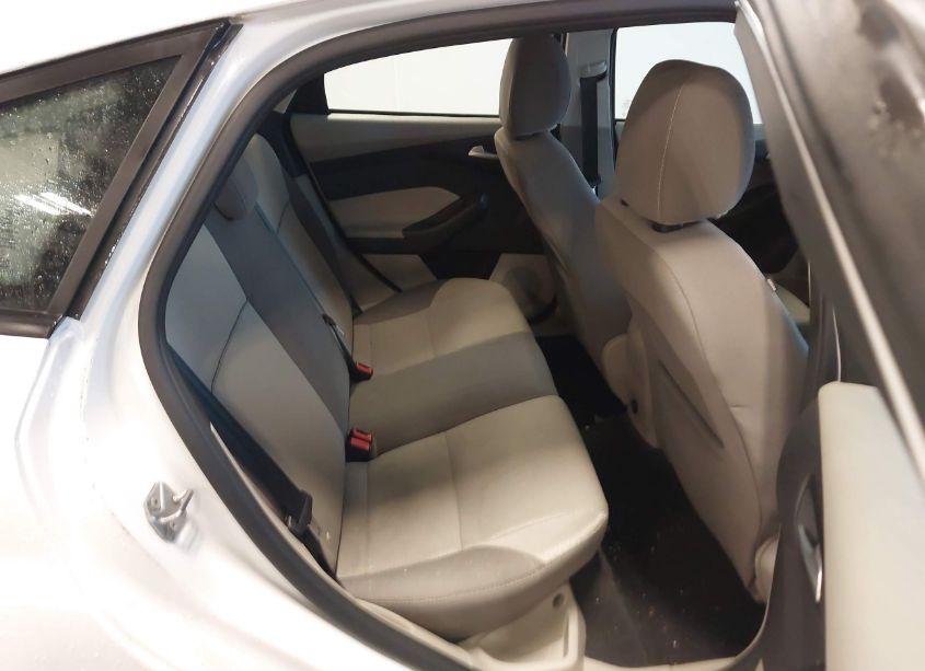 Photo 8 of 2014 Ford Focus SE (VIN 1FADP3K27EL438586)