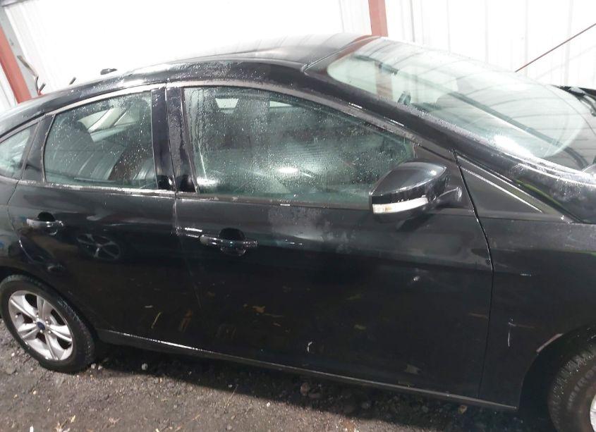 Photo 13 of 2014 Ford Focus SE (VIN 1FADP3K27EL458448)