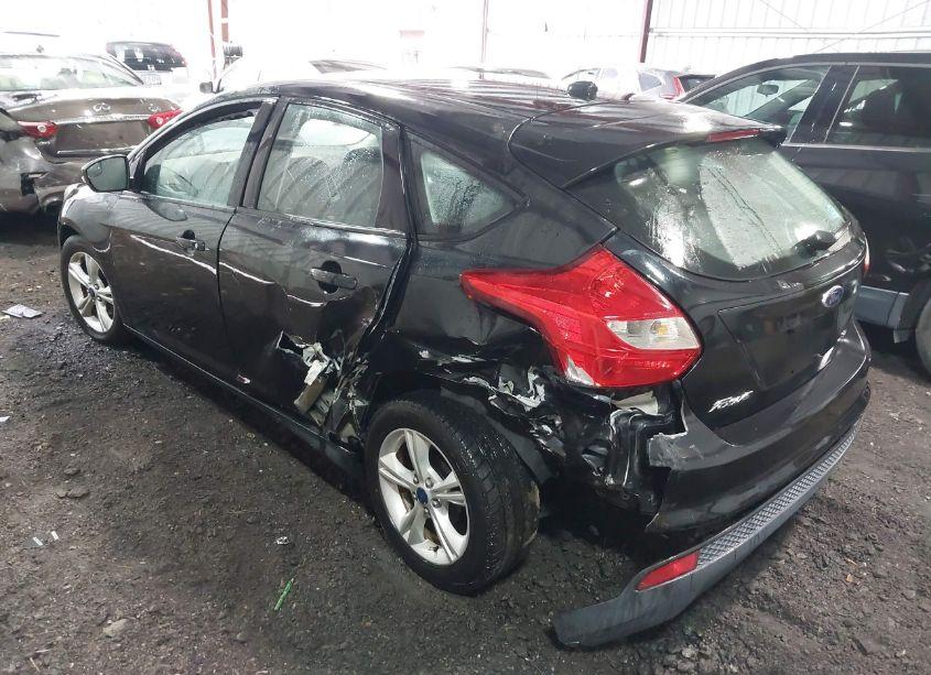 Photo 3 of 2014 Ford Focus SE (VIN 1FADP3K27EL458448)