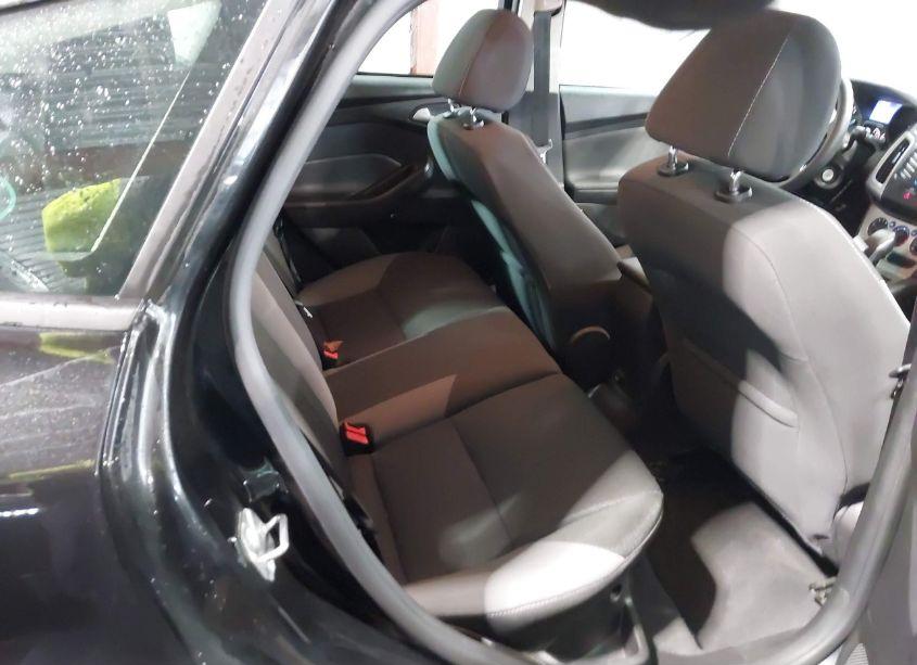 Photo 8 of 2014 Ford Focus SE (VIN 1FADP3K27EL458448)