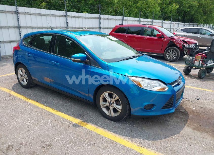 2014 Ford Focus SE (VIN 1FADP3K27EL459969) main photo