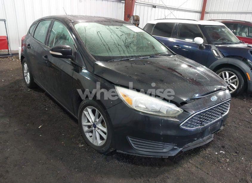 2015 Ford Focus SE (VIN 1FADP3K27FL204093) main photo