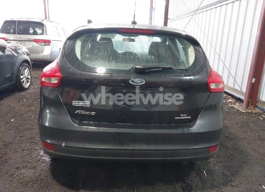 Photo 16 of 2015 Ford Focus SE (VIN 1FADP3K27FL204093)