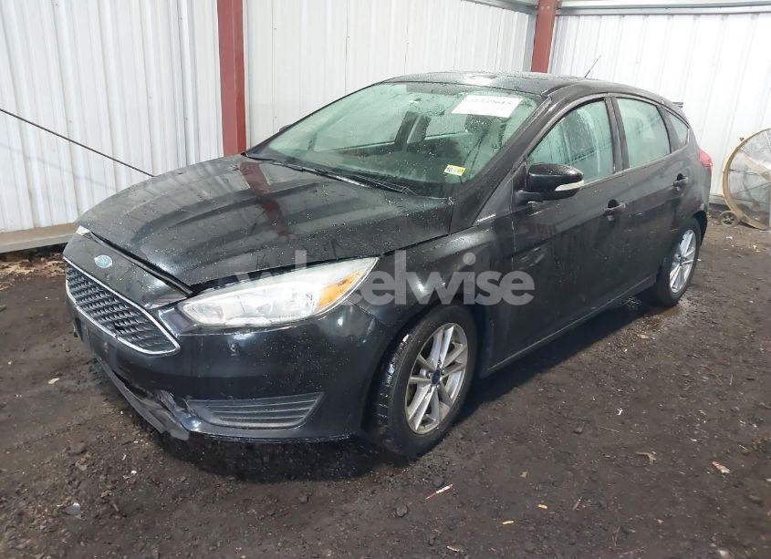Photo 2 of 2015 Ford Focus SE (VIN 1FADP3K27FL204093)