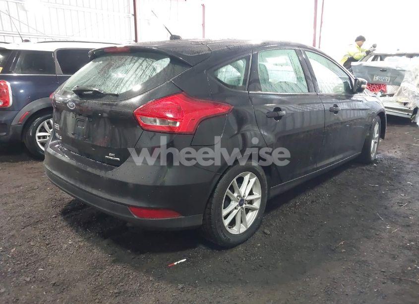 Photo 4 of 2015 Ford Focus SE (VIN 1FADP3K27FL204093)