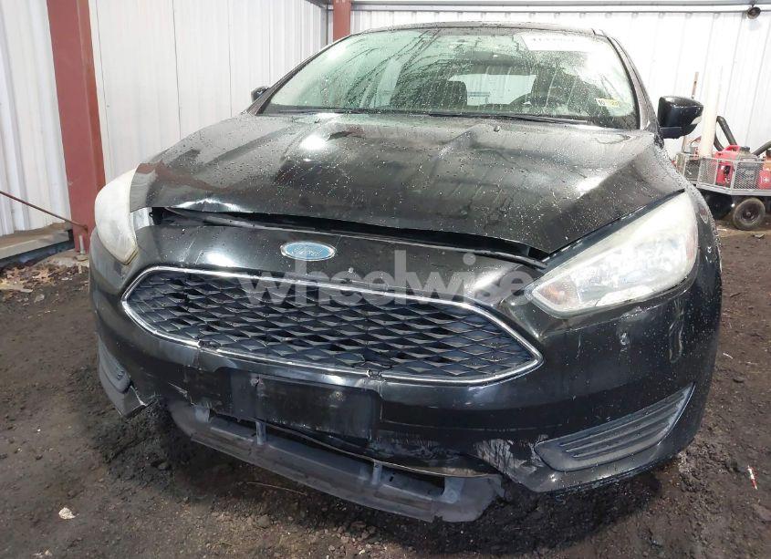 Photo 6 of 2015 Ford Focus SE (VIN 1FADP3K27FL204093)