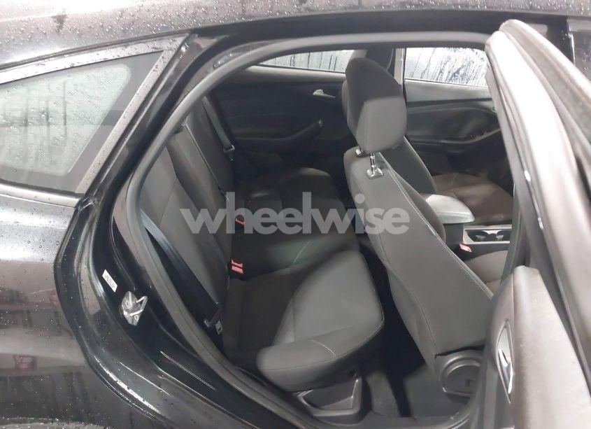 Photo 8 of 2015 Ford Focus SE (VIN 1FADP3K27FL204093)