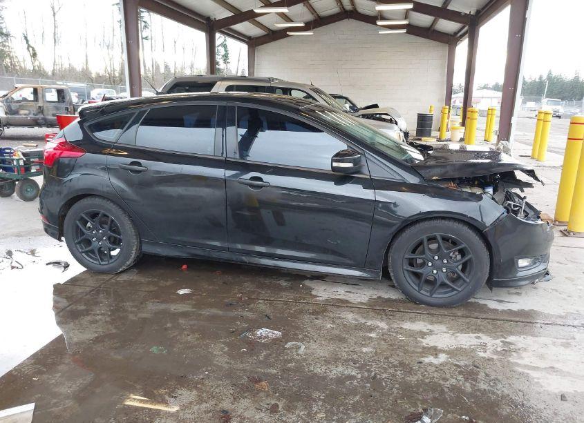 Photo 14 of 2015 Ford Focus SE (VIN 1FADP3K27FL261572)