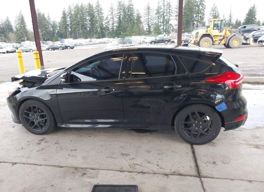 Photo 15 of 2015 Ford Focus SE (VIN 1FADP3K27FL261572)