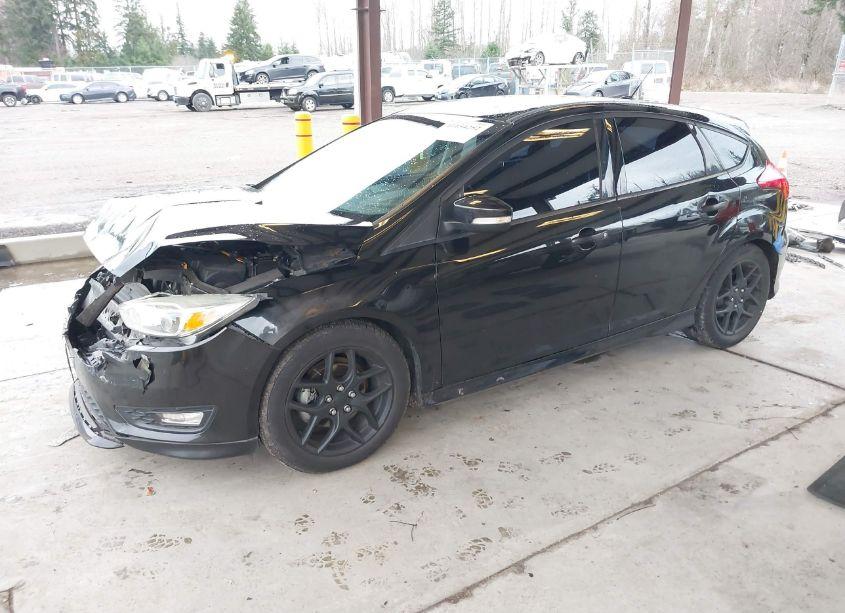 Photo 2 of 2015 Ford Focus SE (VIN 1FADP3K27FL261572)