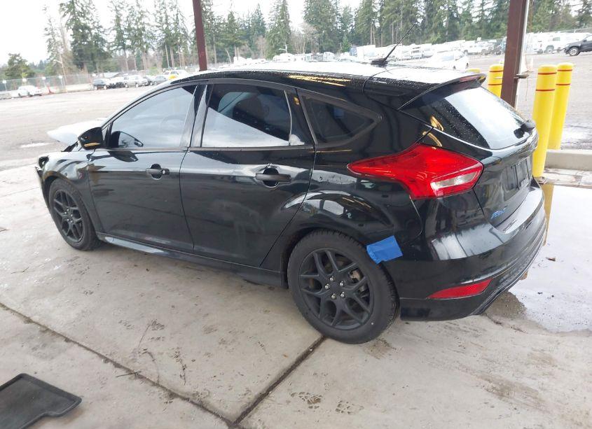 Photo 3 of 2015 Ford Focus SE (VIN 1FADP3K27FL261572)