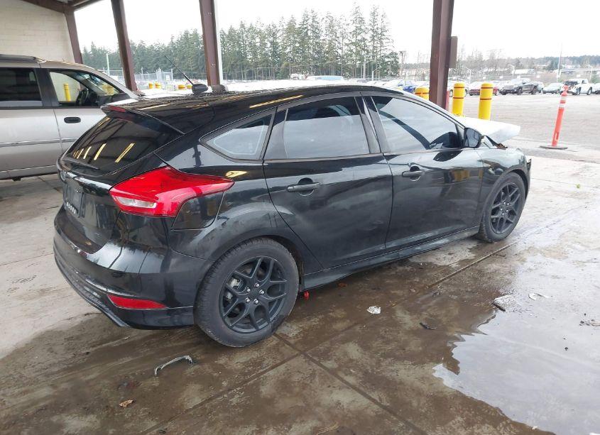 Photo 4 of 2015 Ford Focus SE (VIN 1FADP3K27FL261572)