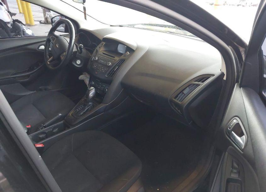 Photo 5 of 2015 Ford Focus SE (VIN 1FADP3K27FL261572)