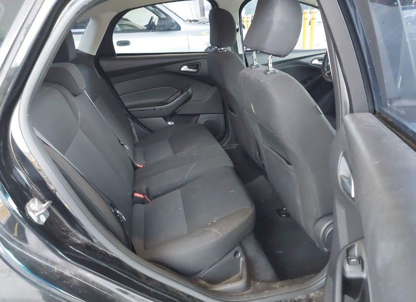 Photo 8 of 2015 Ford Focus SE (VIN 1FADP3K27FL261572)