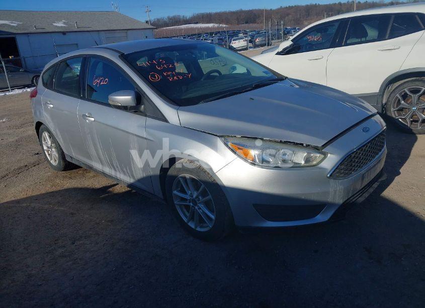2015 Ford Focus SE (VIN 1FADP3K27FL292515) main photo